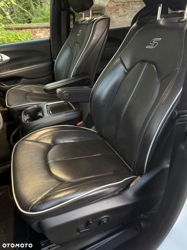 Chrysler Pacifica - 14