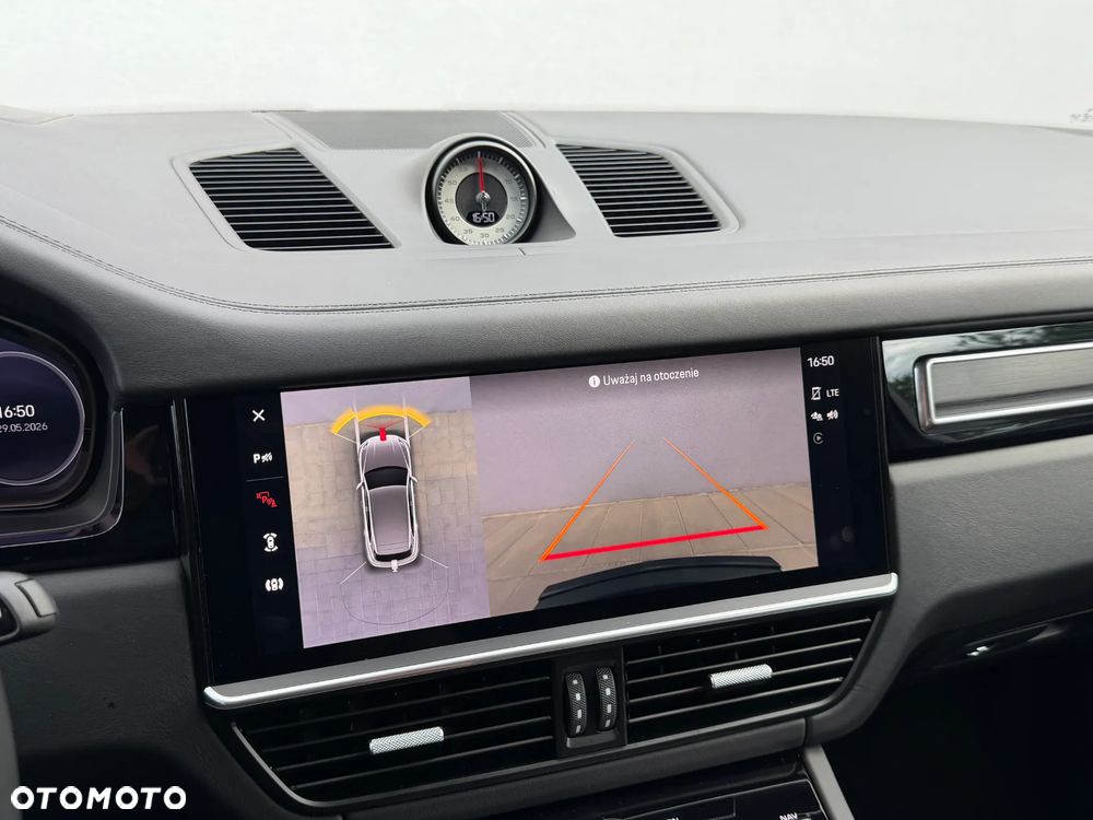 Porsche Cayenne - 16