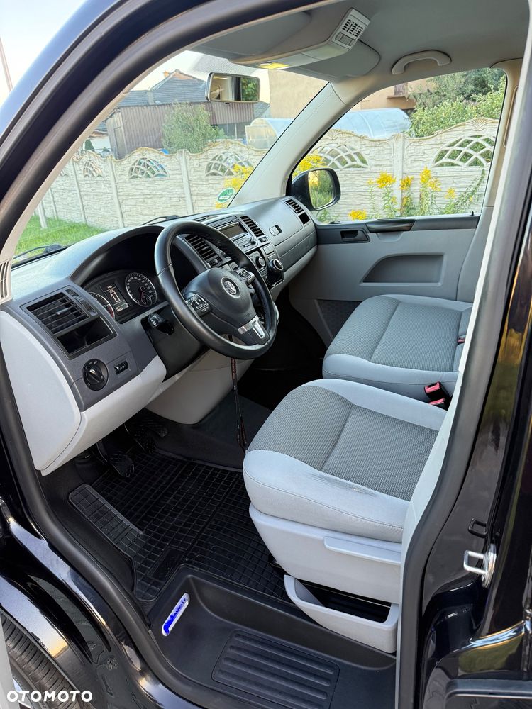 Volkswagen Caravelle - 7