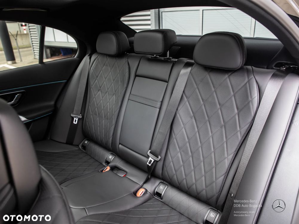 Mercedes-Benz Klasa E 220 d mHEV 4-Matic AMG 9G-Tronic - 13