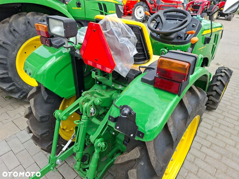 John Deere 3028 En 4X4 - 27