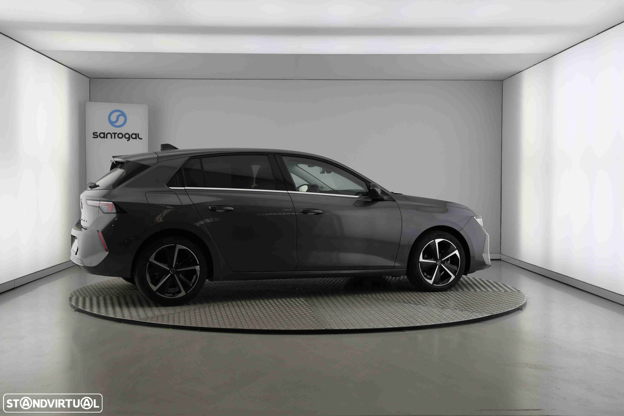 Opel Astra 1.2 T Elegance - 3