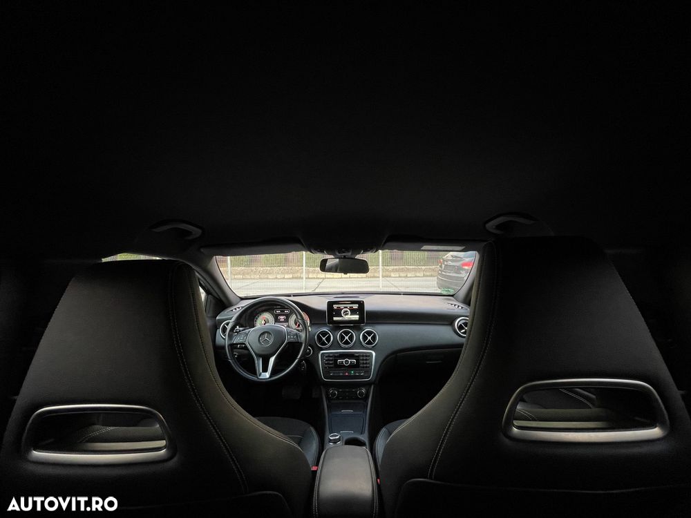 Mercedes-Benz A 180 7G-DCT AMG Line - 16