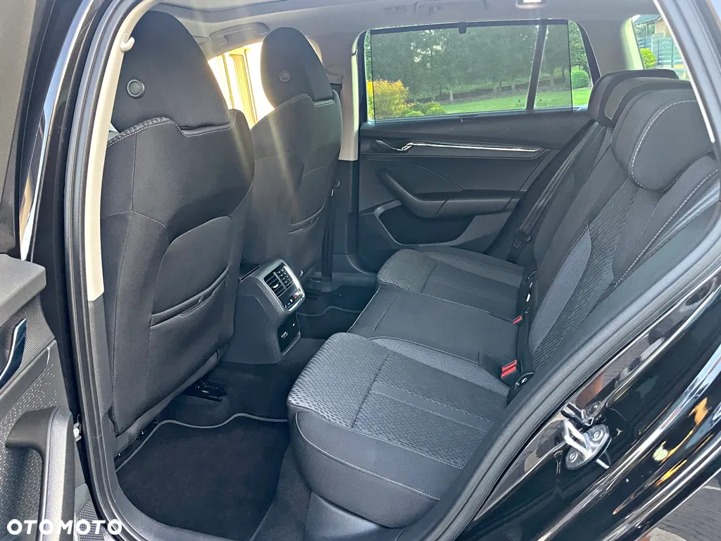 Skoda Octavia Combi 2.0 TDI DSG Exclusive Plus - 22