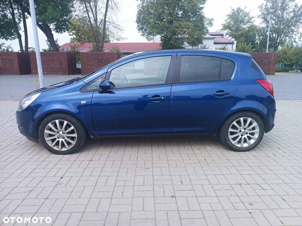 Opel Corsa 1.4 16V Cosmo - 2