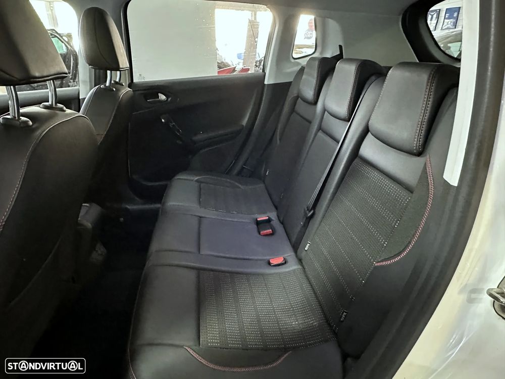 Peugeot 2008 1.2 PureTech GT Line - 28