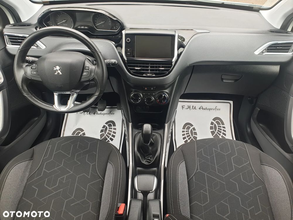 Peugeot 2008 - 12