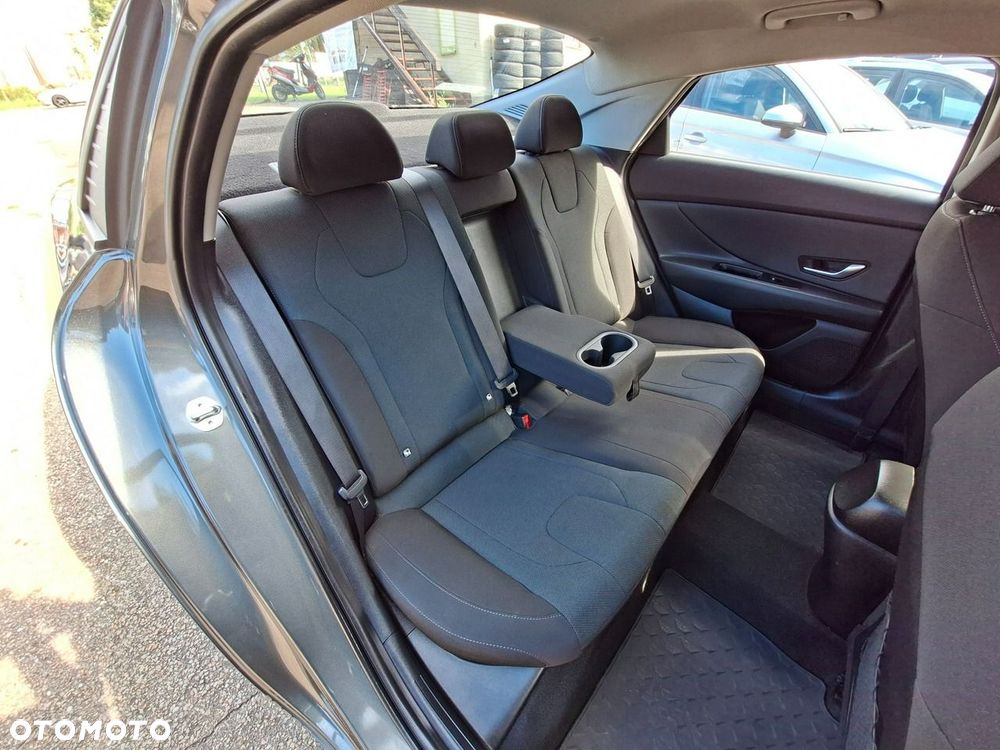 Hyundai Elantra - 22