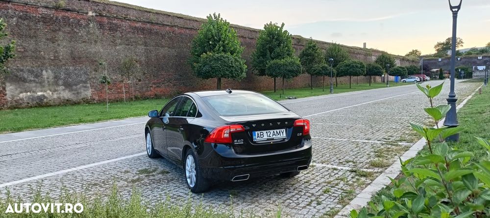 Volvo S60 D3 DRIVe Momentum - 4
