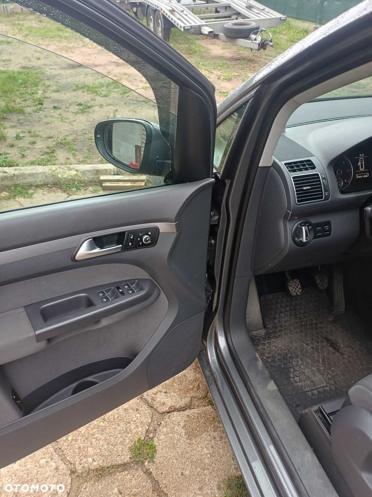 Volkswagen Touran - 5