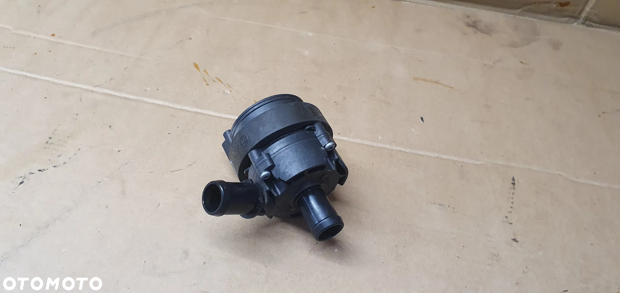Dodatkowa pompka obiegu wody Opel Vivaro B Trafic III 925164GA0A 0392023219 - 2