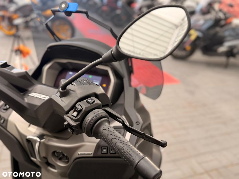 Piaggio MP-3 - 9