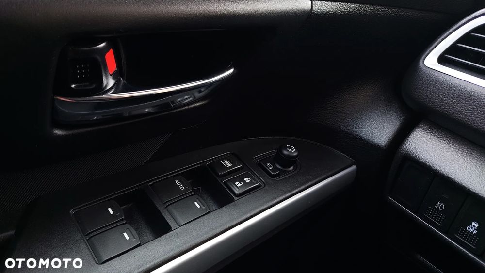 Suzuki SX4 S-Cross 1.4 T Premium 4WD - 25