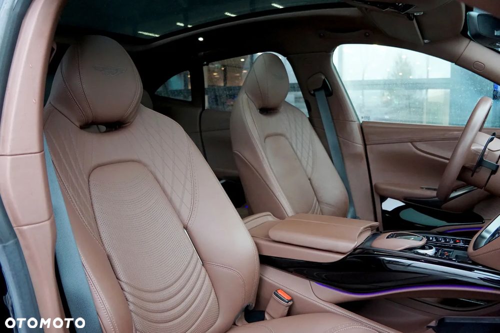 Aston Martin DBX - 21