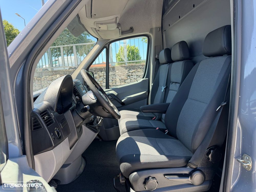 VW Crafter 35 2.0 TDi 109 Médio Tecto Alto Extra - 8