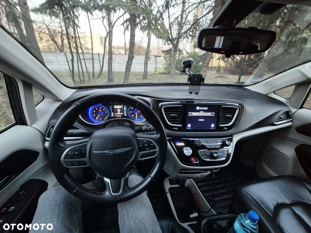 Chrysler Pacifica - 5