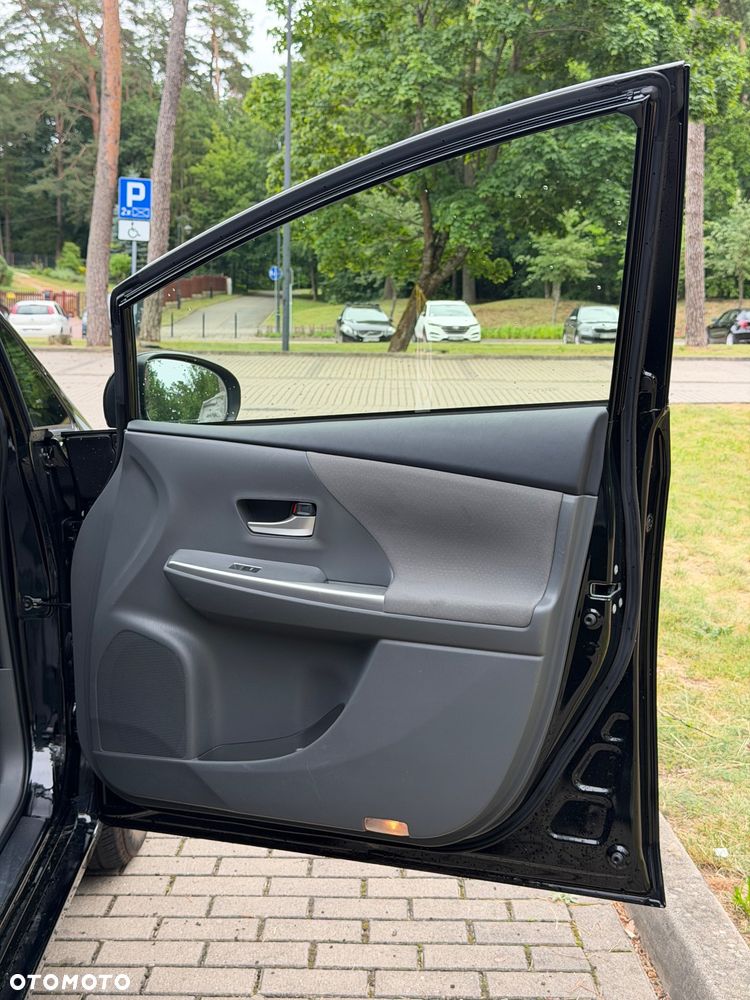 Toyota Prius+ (Hybrid) Executive - 19