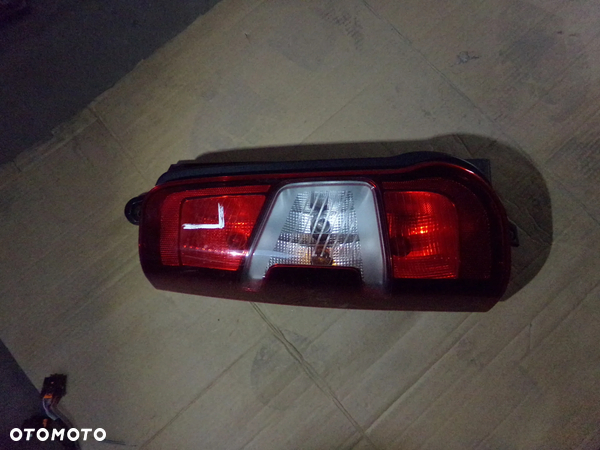 lampa tylna lewa rifter partner berlingo