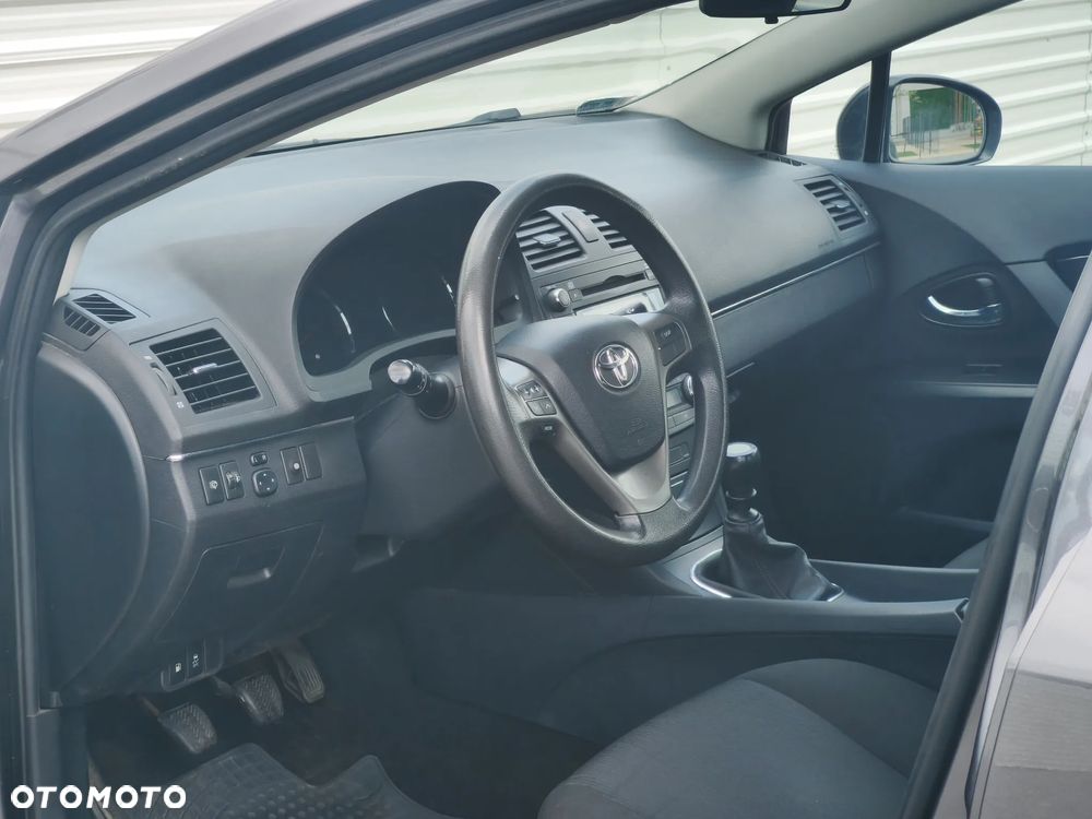Toyota Avensis 1.6 Luna - 6