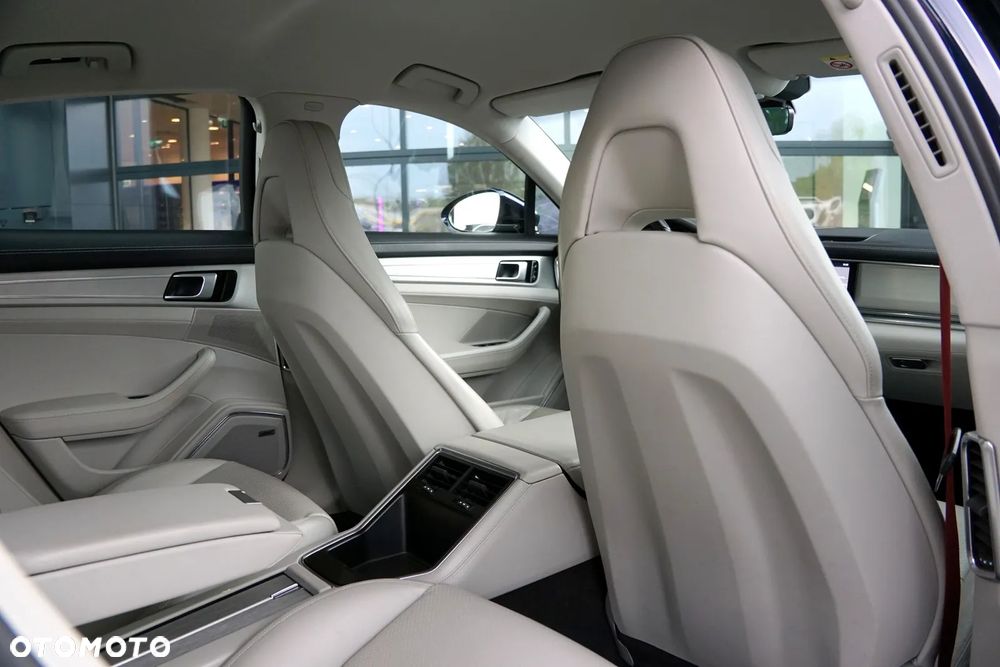 Porsche Panamera 4 - 25