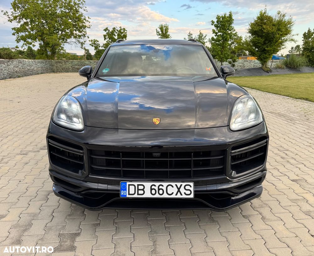 Porsche Cayenne - 1