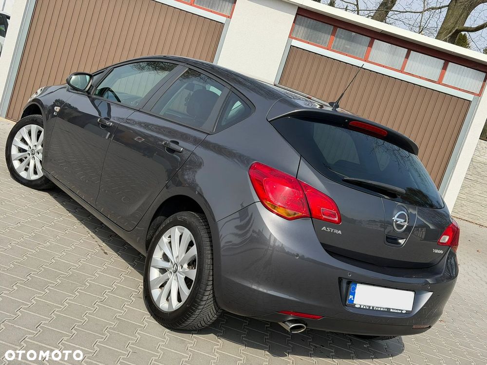 Opel Astra ver-1-4-turbo-cosmo - 11