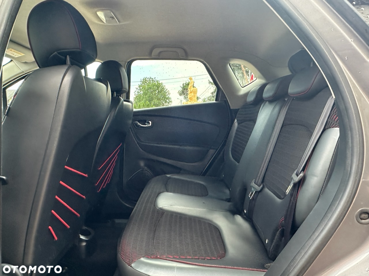 Renault Captur 1.2 TCe Helly Hansen EDC - 14