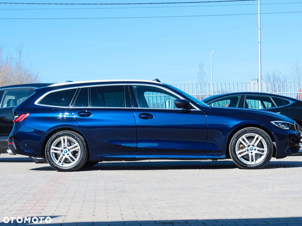 BMW Seria 3 320e Sport Line - 30