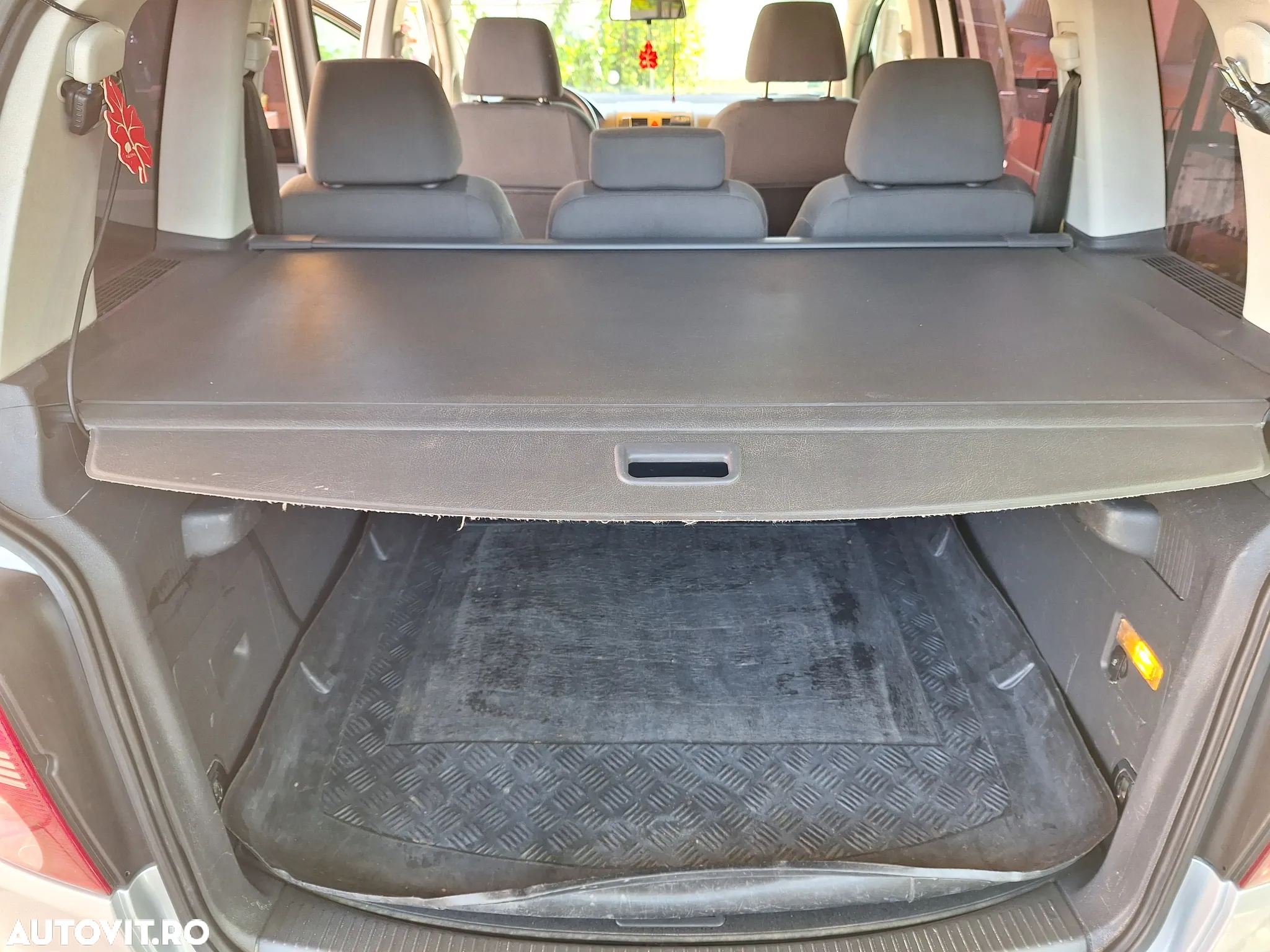 Volkswagen Touran - 10