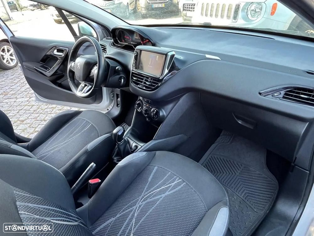Peugeot 208 - 7