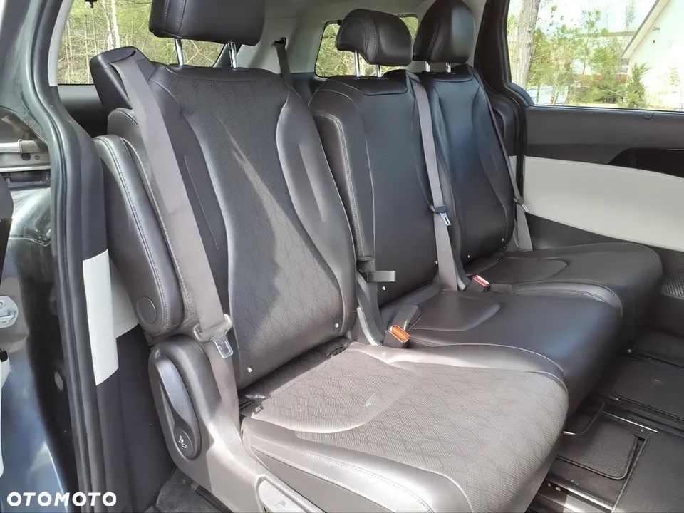 Kia Carnival - 18