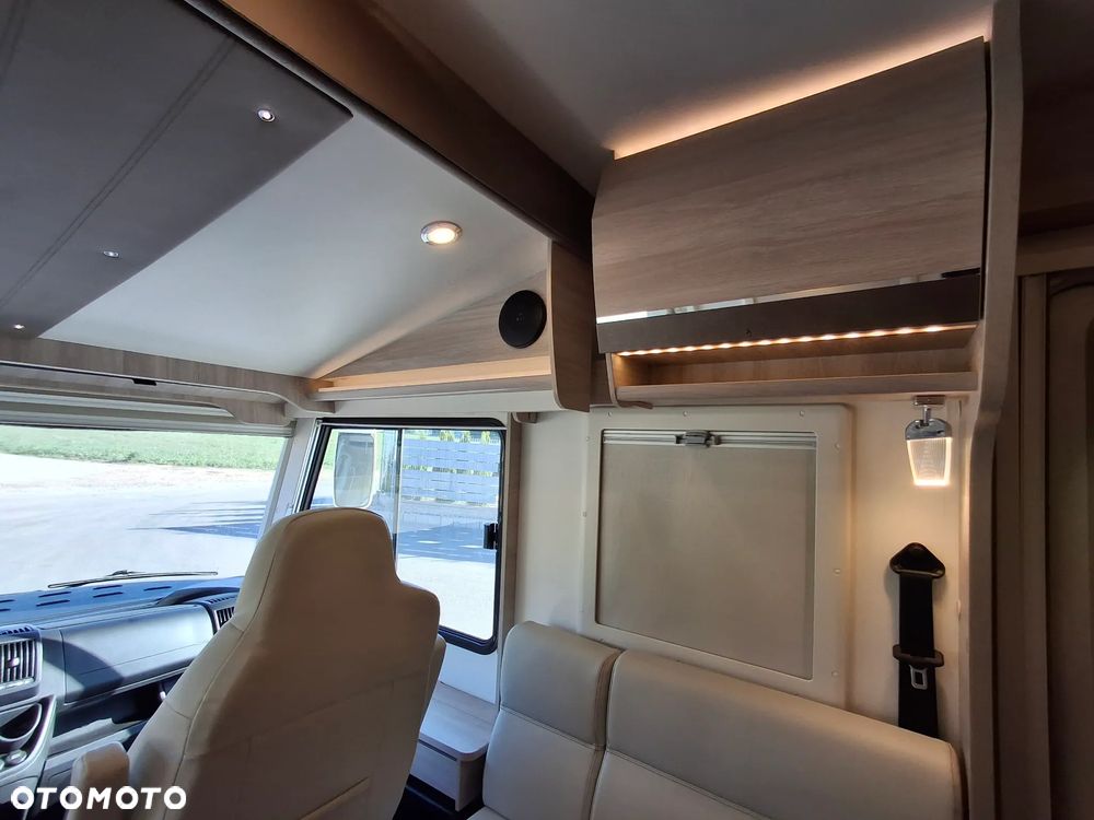 Rapido 8096dF S80 Ultimate Line Kamper 5 Osób Wersja Zimowa Podwójna Podłoga Klasa Premium Bogaty Oświetlenie Ambiente Euro 6 Felgi Aluminiowe - 18