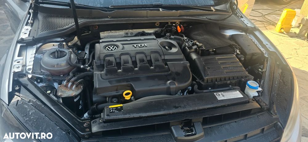 Volkswagen Golf 1.6 TDI DPF Trendline - 8