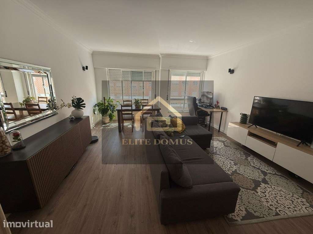 T2 com Suíte, Lareira e Elevador, Fitares. - Grande imagem: 2/29