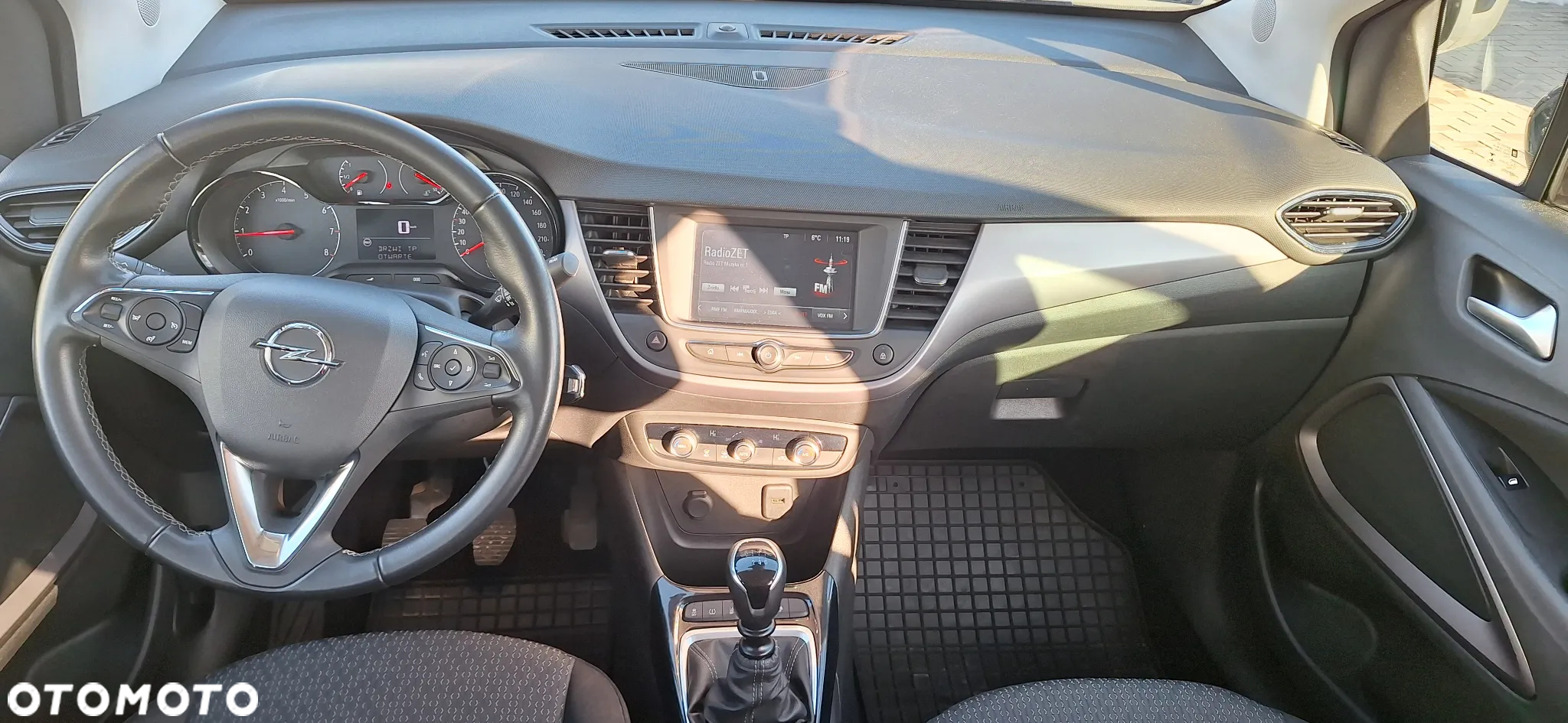 Opel Crossland X 1.2 T Design Line S&S - 12
