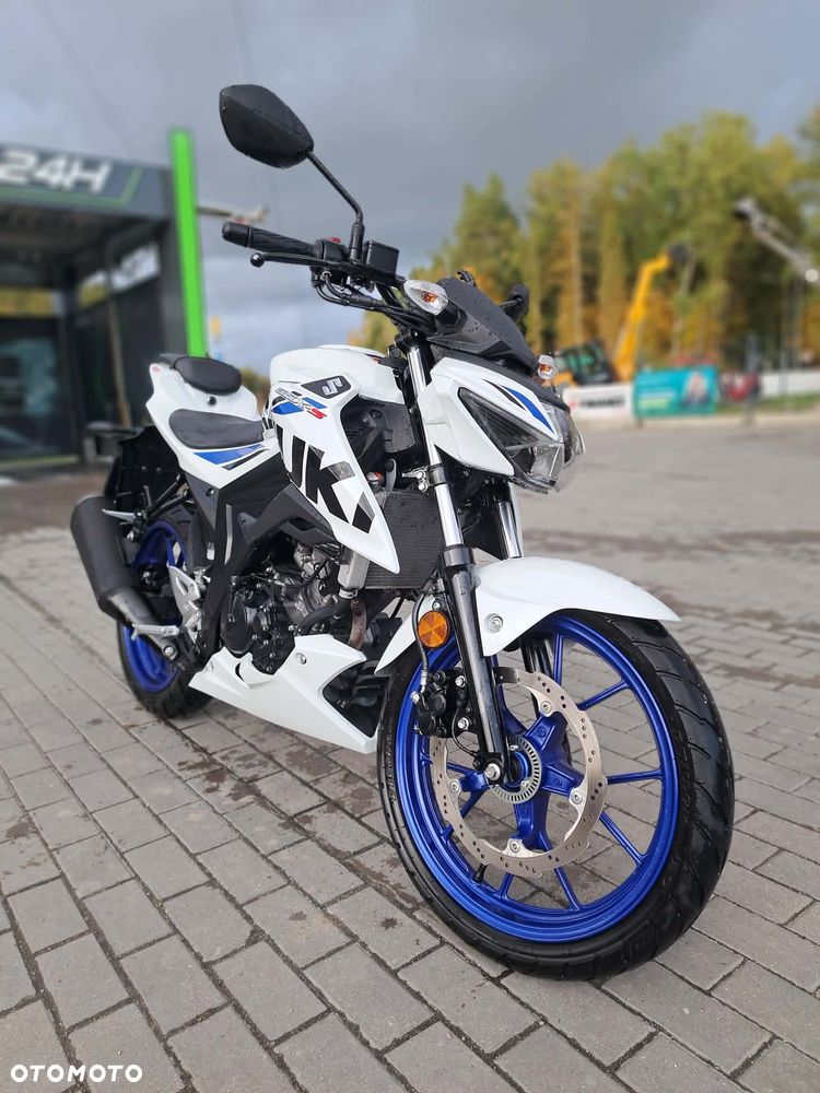 Suzuki GSX - 12