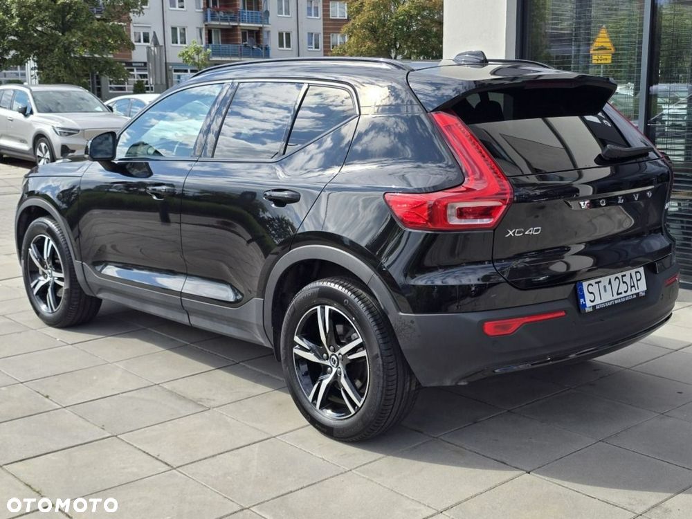 Volvo XC 40 B4 Plus Dark - 2