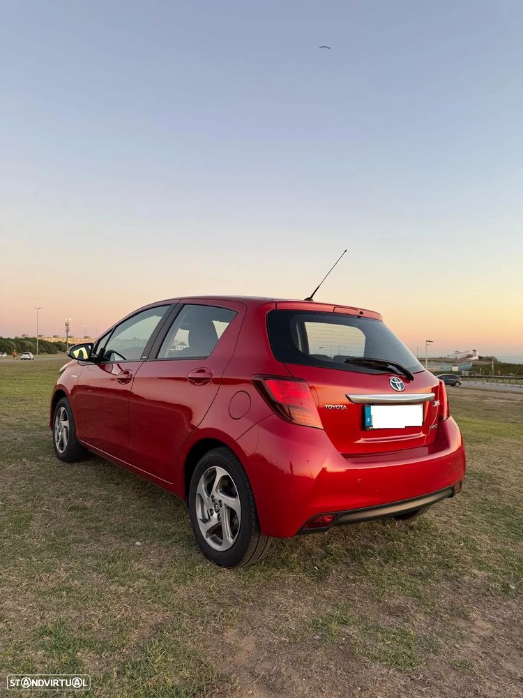 Toyota Yaris 1.5 HSD Exclusive+P.Luxury - 27