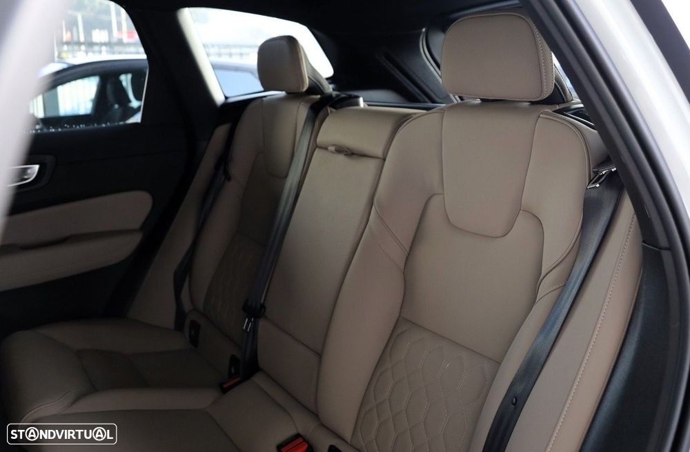 Volvo XC 60 2.0 T6 PHEV Plus Dark - 12