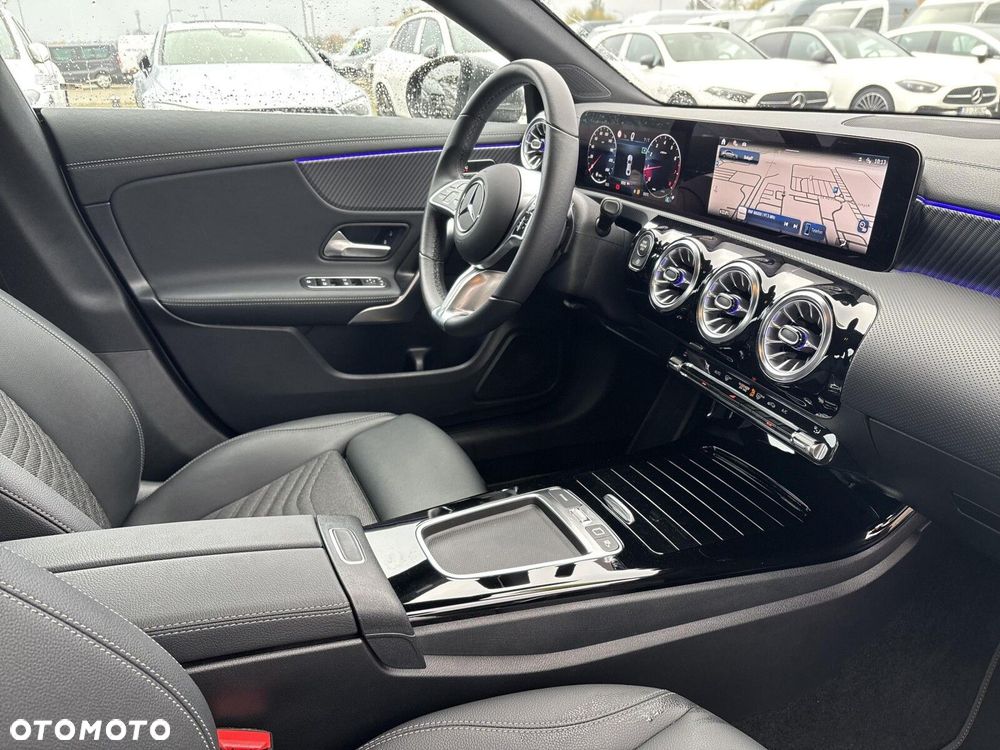 Mercedes-Benz CLA 180 Progressive 7G-DCT - 17