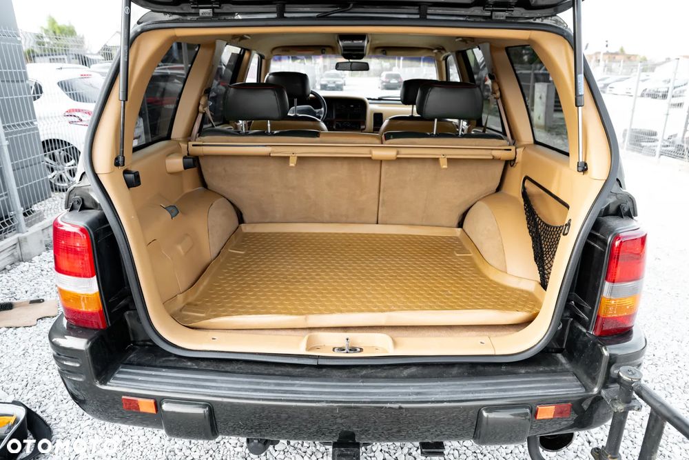 Jeep Grand Cherokee - 22