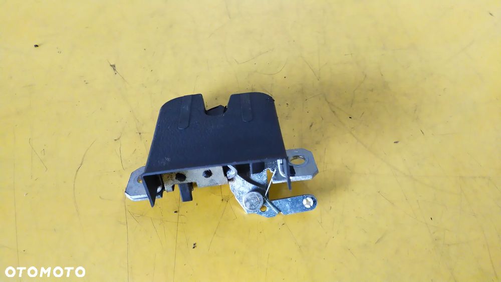 ZAMEK KLAPY TYŁ POLO 9N 6Q6827505B - 1