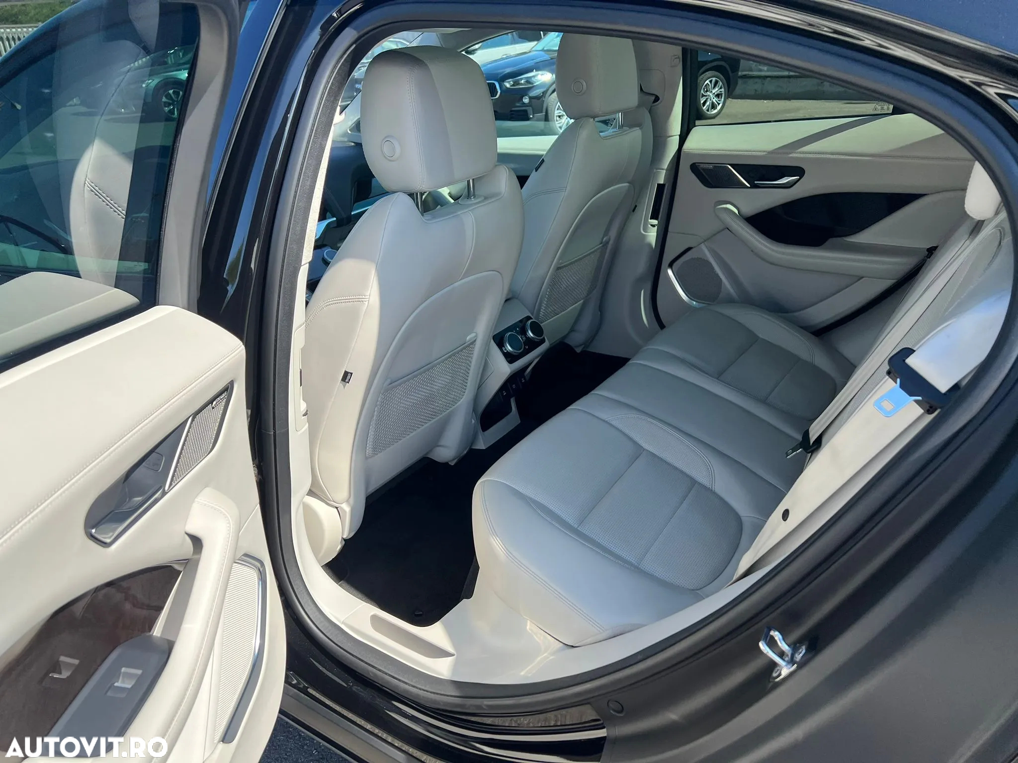 Jaguar I-Pace EV400 AWD First Edition - 7