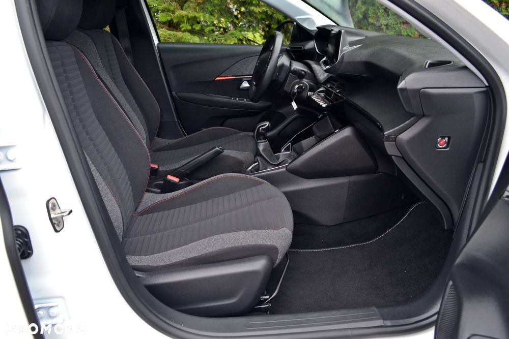 Peugeot 208 - 25