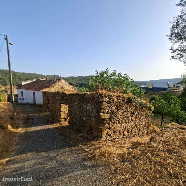 Vende-se terreno com 1250m2 e casa antiga em ruinas - Grande imagem: 3/11