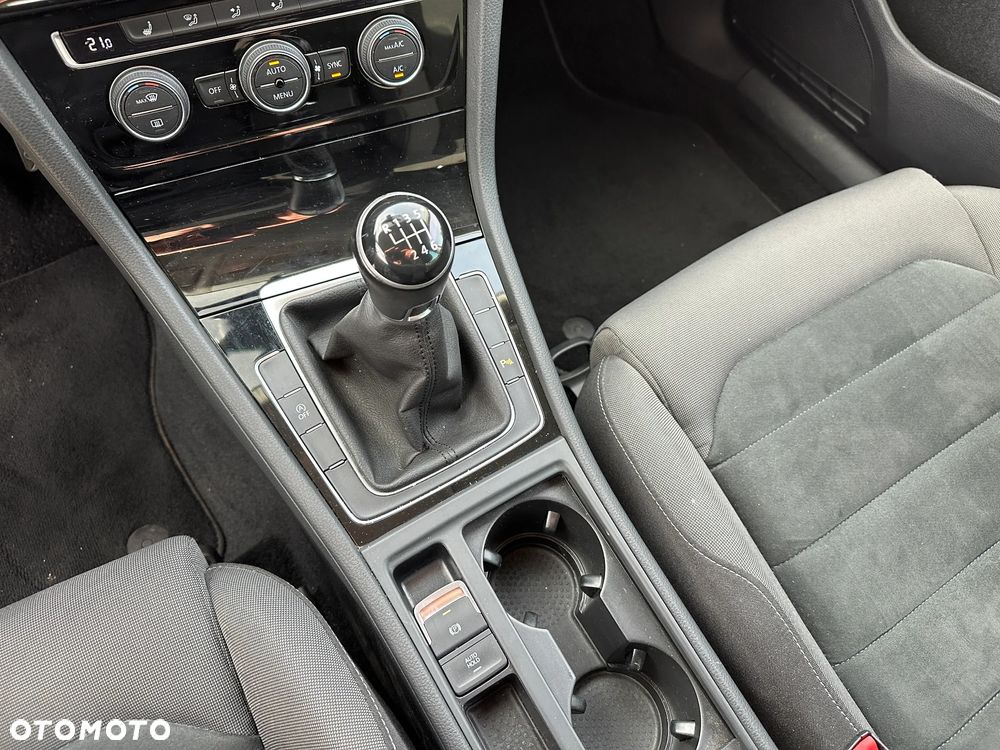 Volkswagen Golf - 16