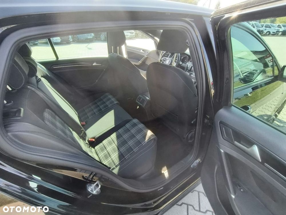 Volkswagen Golf - 18