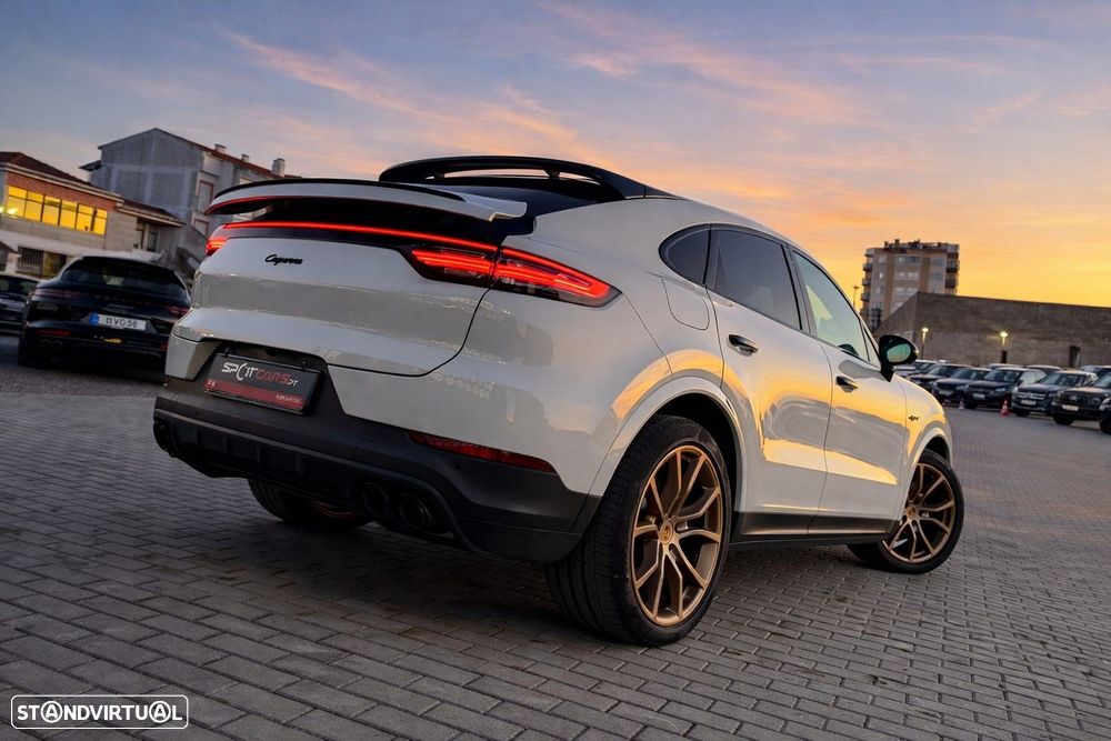 Porsche Cayenne Coupé E-Hybrid - 9