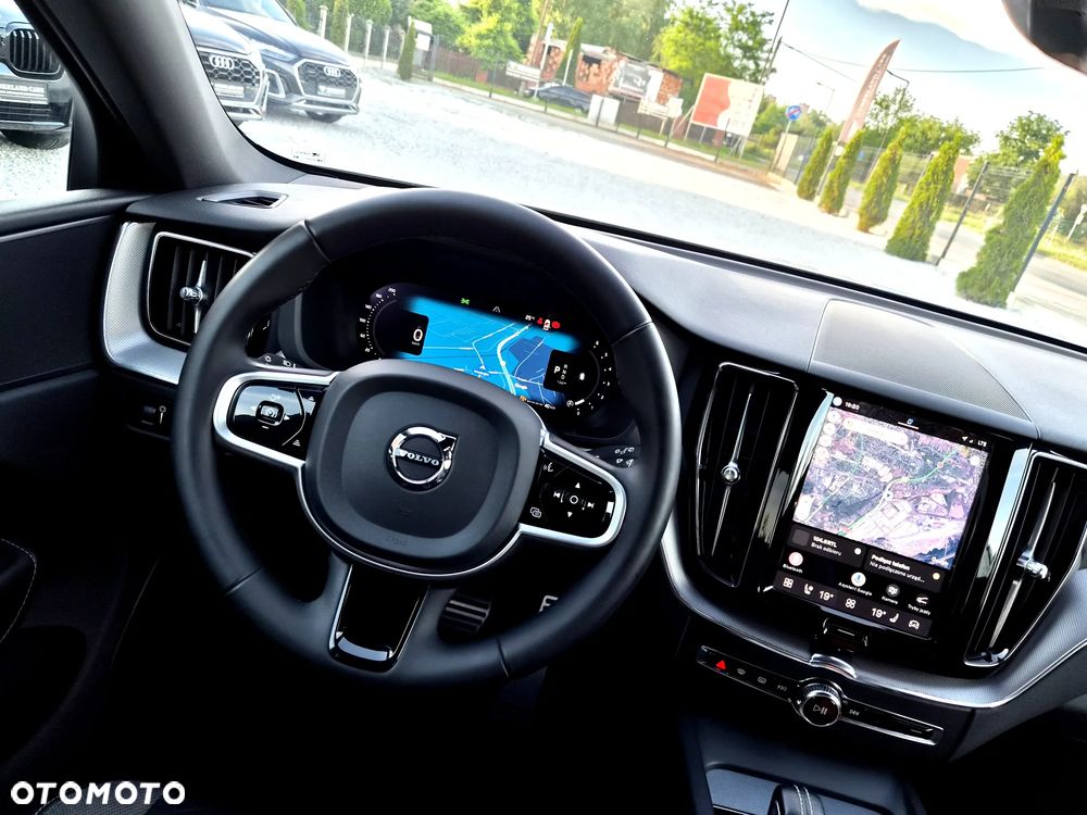Volvo XC 60 B4 D AWD Plus Dark - 24