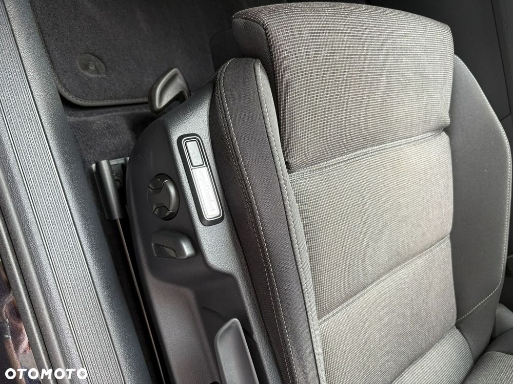 Volkswagen Passat - 15